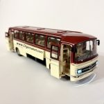 مرسدس بنز 302 قرمز کرم - تصویر 9