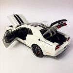 دوج چلنجر SRT سفید خط دار - تصویر 5